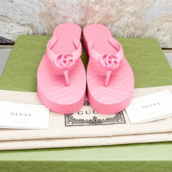 New! Gucci Rubber Chevron Womens GG Thong Sandals